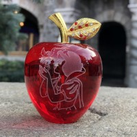 Red glass Apple Snow White 6cm, by Arribas Disneyland Paris