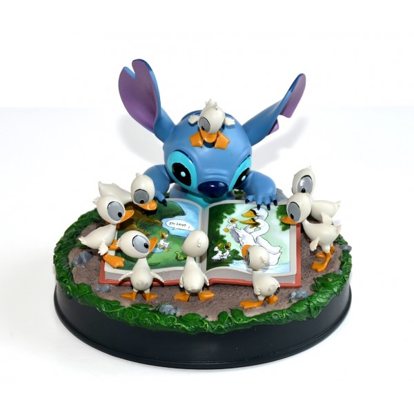 Disneyland Paris Stitch whit Ducklings Medium Figure